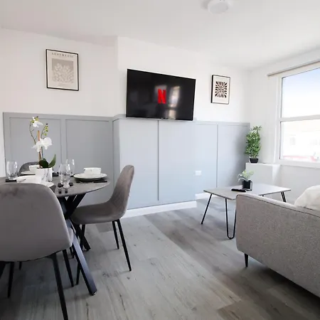 Appartement Entire 2 Bed Modern Flat With Parking For Families, Business And Contractors Bristol