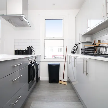 Entire 2 Bed Modern Flat With Parking For Families, Business And Contractors Appartement Bristol
